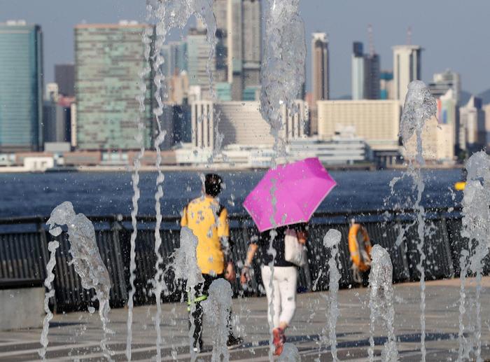 酷熱天氣警告生效 衞生防護(hù)中心提醒市民預(yù)防中暑