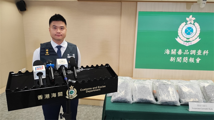 海關(guān)機(jī)場(chǎng)破兩宗旅客販毒案 拘兩男檢730萬元大麻花