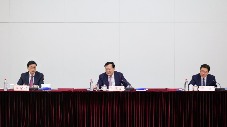 夏寶龍結(jié)束在港活動返回內(nèi)地