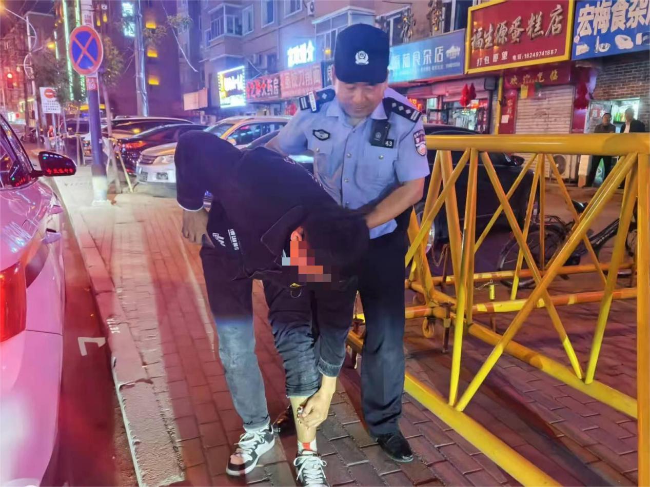 冰城公安化身群眾身邊的「守護(hù)藍(lán)」