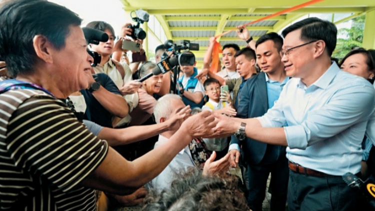 66%香港市民滿意特區(qū)政府表現(xiàn) 行政長(zhǎng)官滿意度達(dá)69%