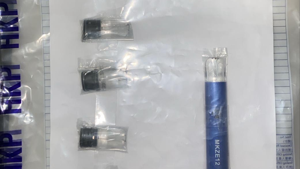 警方深水埗反罪惡巡邏 拘內(nèi)地男 檢值1400元毒品