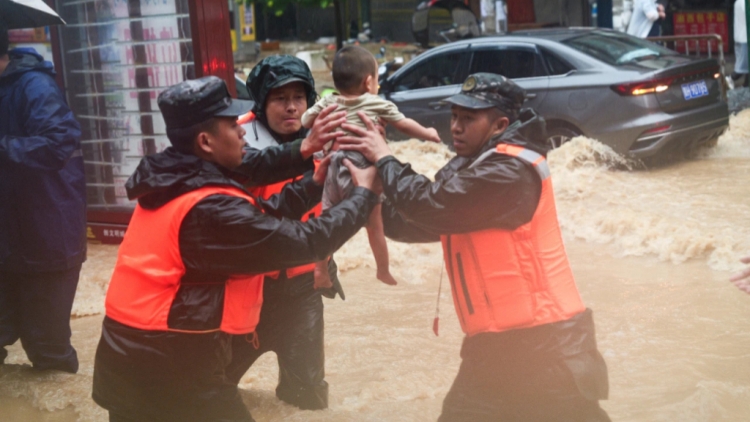 武警貴州總隊(duì)官兵緊急馳援榕江 已轉(zhuǎn)移150餘名受災(zāi)群眾