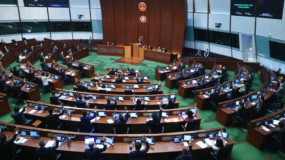 立法會(huì)通過(guò)專上學(xué)院修例草案 政府表示歡迎