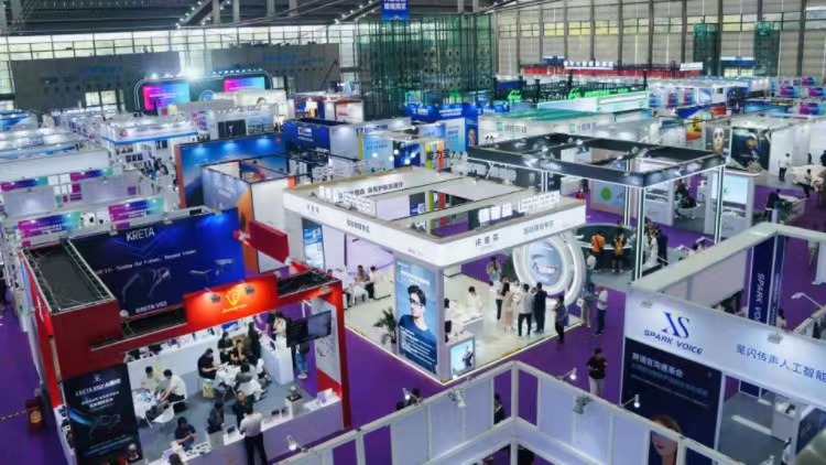 2025深圳國際眼鏡業(yè)博覽會開幕?? AI 賦能「鏡」彩綻放?