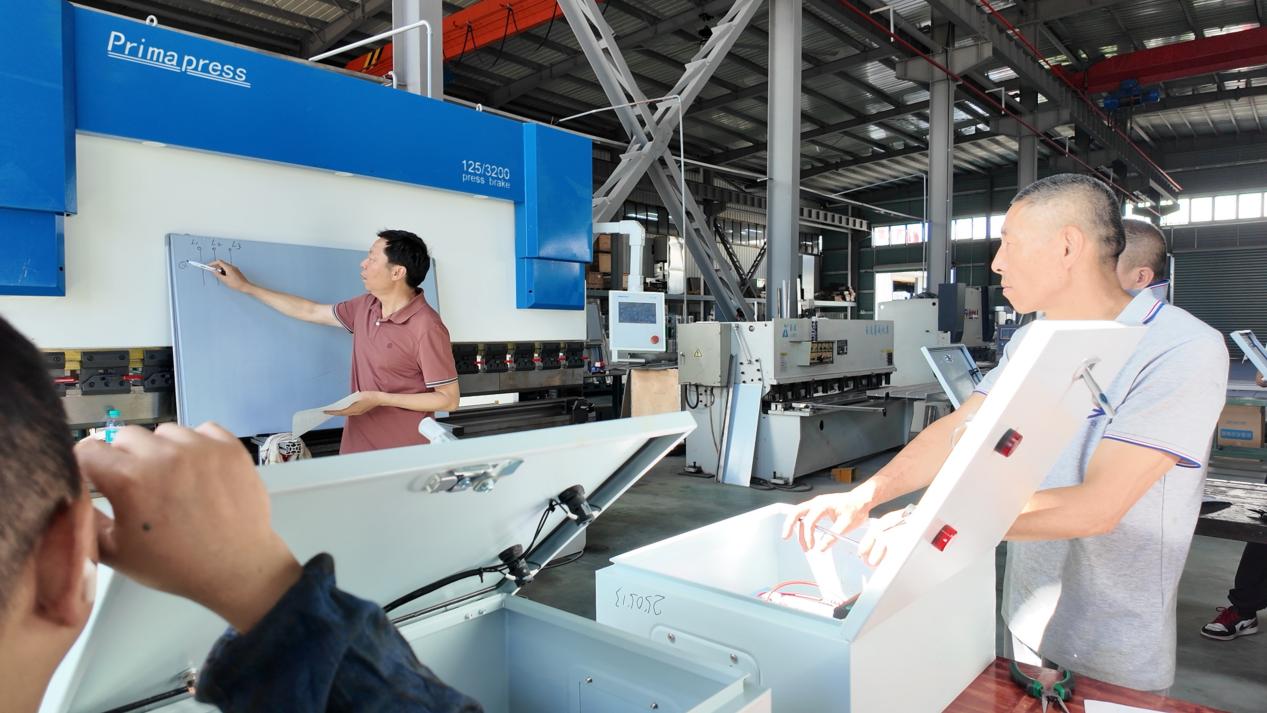 培育更多「藍領(lǐng)」人才  皖黃山市電工技師研修班在屯溪圓滿結(jié)業(yè)