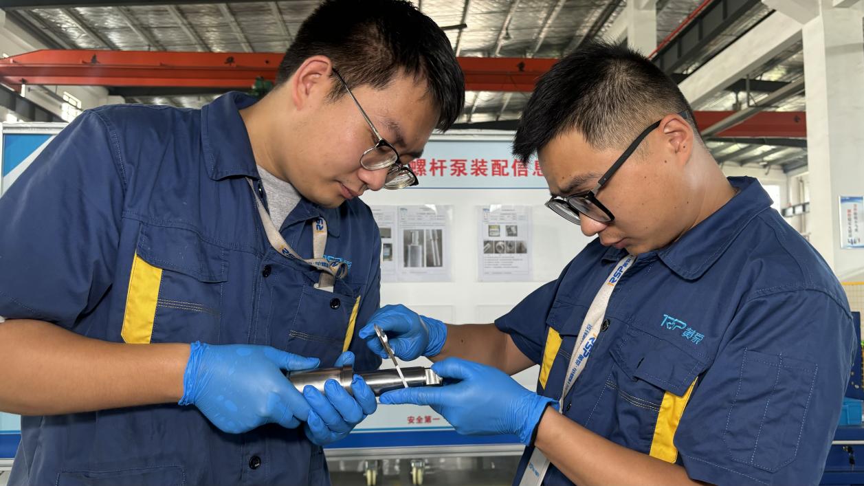 皖屯溪區(qū)：機器轟鳴奏響「雙過半」奮進曲