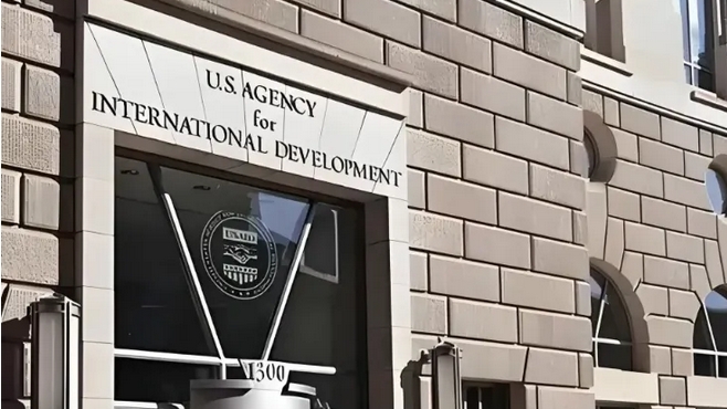 英媒：美國(guó)政府撤資 多所英國(guó)大學(xué)研究項(xiàng)目「停擺」