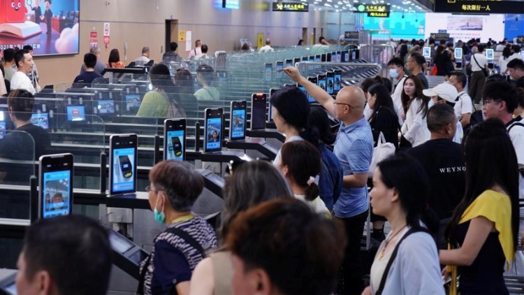 拱北邊檢站「刷臉」通道增至127條