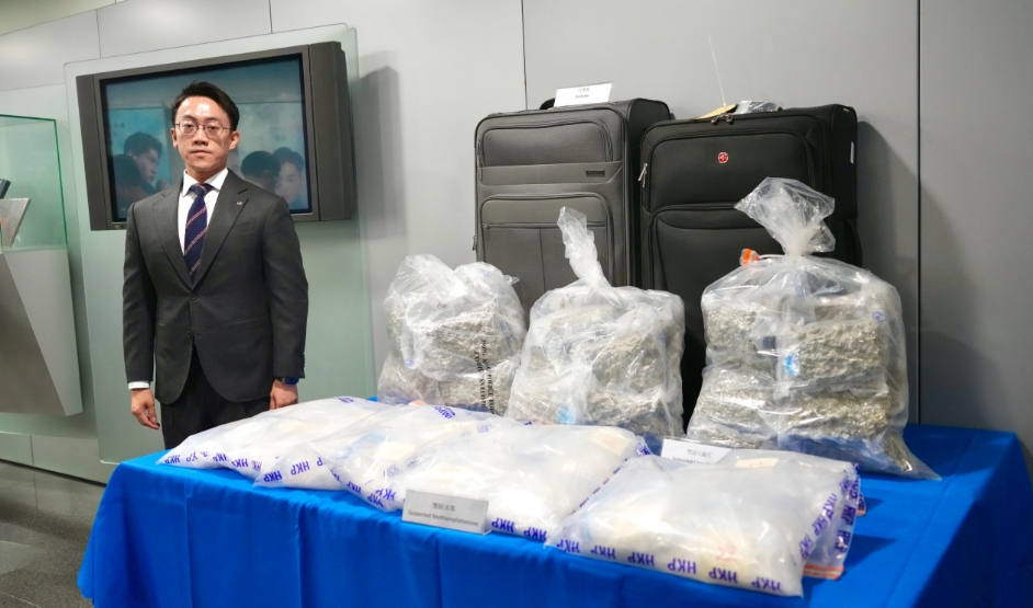 警方機(jī)場偵破旅客運(yùn)毒案 拘一女檢1200萬元毒品