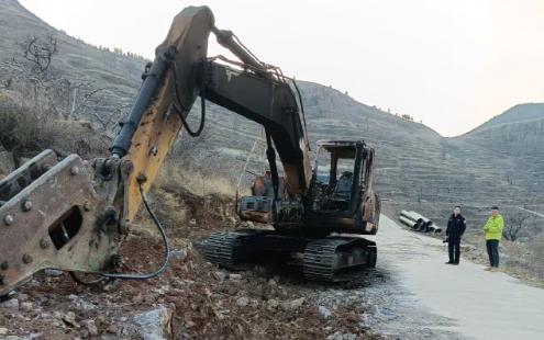兩臺挖機被燒背後：沂水農(nóng)村供水重點工程轉(zhuǎn)包分包「羅生門」
