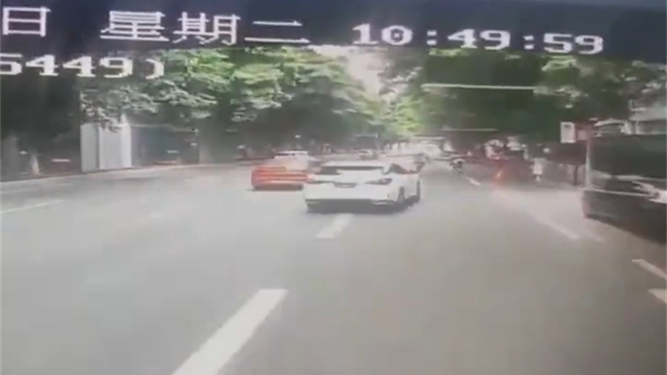 64歲男子低頭看手機導致車輛失控 造成3死3傷