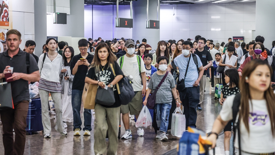今年下半年內(nèi)地居民前往港澳地區(qū)定居審批分?jǐn)?shù)線為109.6分