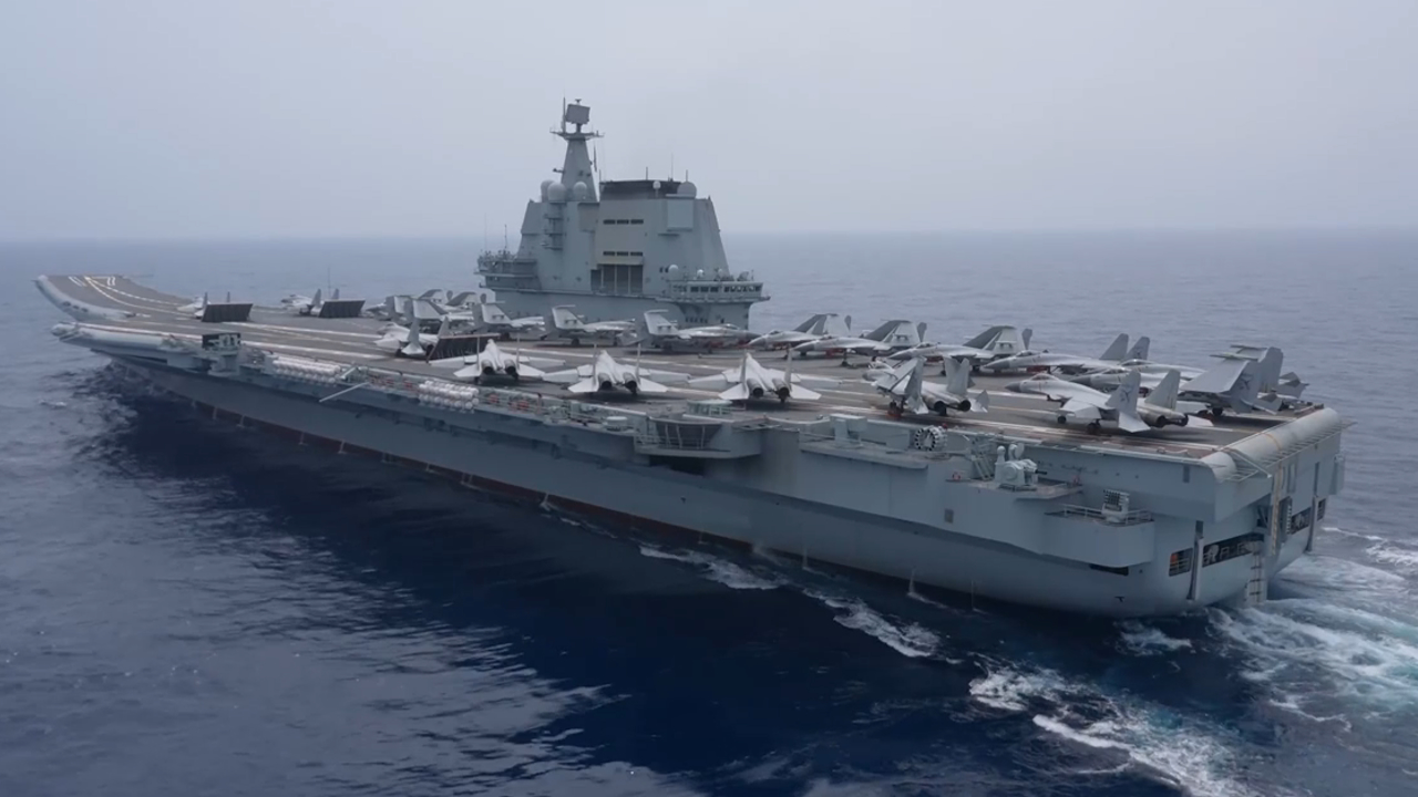 有片丨山東艦航母編隊粵語喊話「香港，我們來了！」