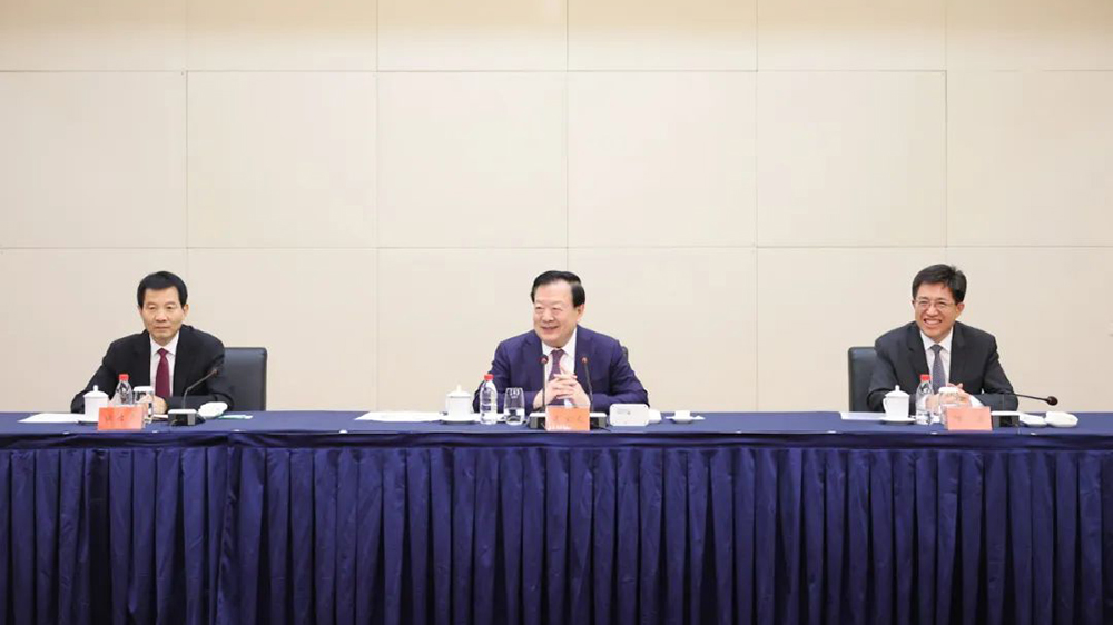 夏寶龍看望全國(guó)青聯(lián)港澳地區(qū)特邀委員