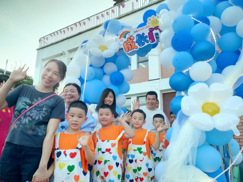 皖黟縣：畢業(yè)星光夜 童夢(mèng)啟新程