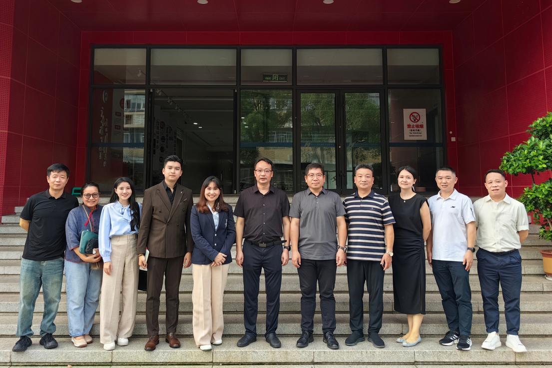 泰國暹羅萬邁教育指導(dǎo)中心總裁一行訪問湖南大眾傳媒職業(yè)技術(shù)學(xué)院