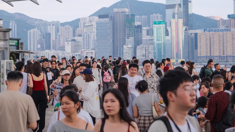 天文臺(tái)：一號風(fēng)球維持 改發(fā)更高信號機(jī)會(huì)甚低