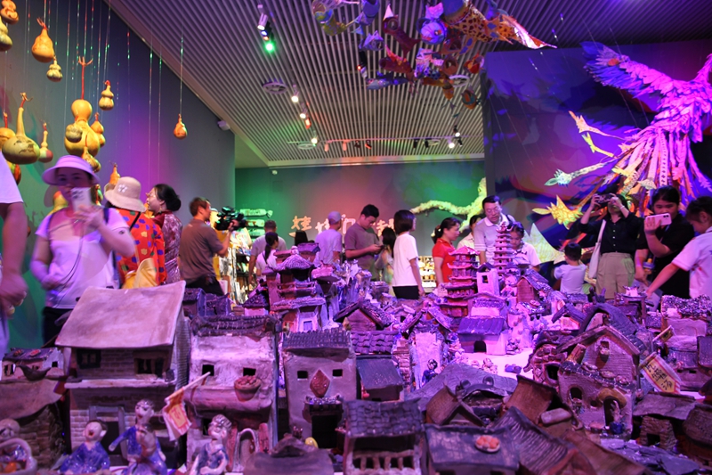 「2025第三屆湖南少兒美術(shù)作品雙年展」在長沙李自健美術(shù)館開幕