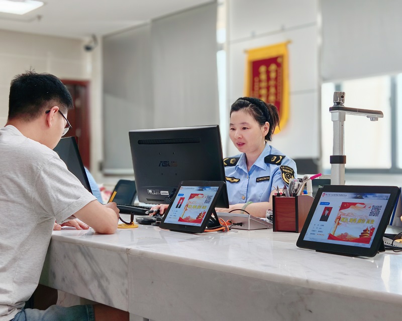 皖休寧縣：延時(shí)服務(wù)貼心辦 浙江市民點(diǎn)讚