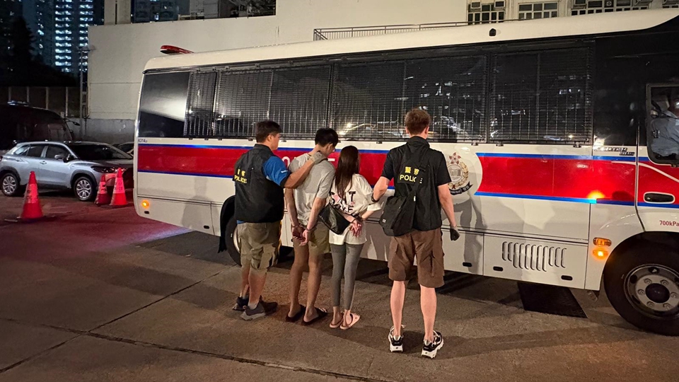 警方黃大仙搗破毒品儲存?zhèn)} 拘2人 檢值29萬元太空油