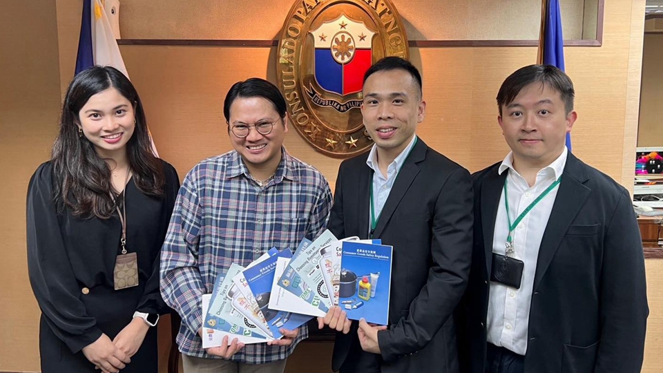 海關(guān)率團(tuán)到訪菲律賓駐港總領(lǐng)事館 分享消費(fèi)權(quán)益及匯款陷阱