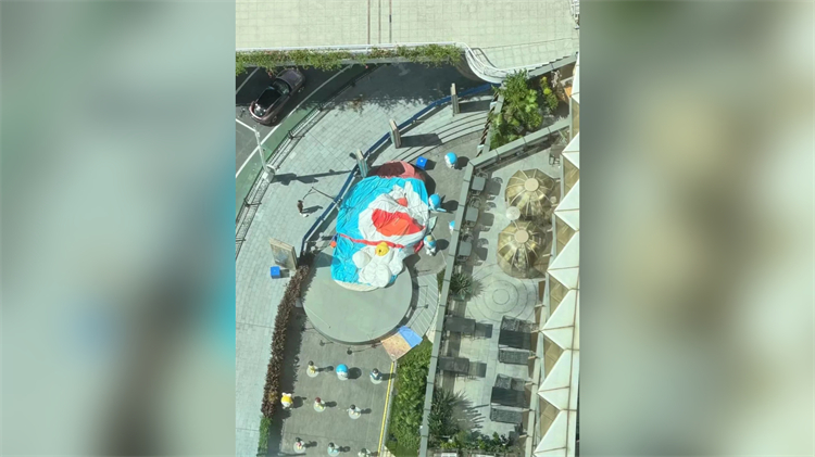 廣州巨型「機(jī)器貓」倒塌