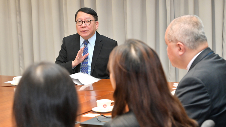 天文臺(tái)發(fā)出紅色暴雨警告 當(dāng)局超前部署應(yīng)對(duì)「丹娜絲」