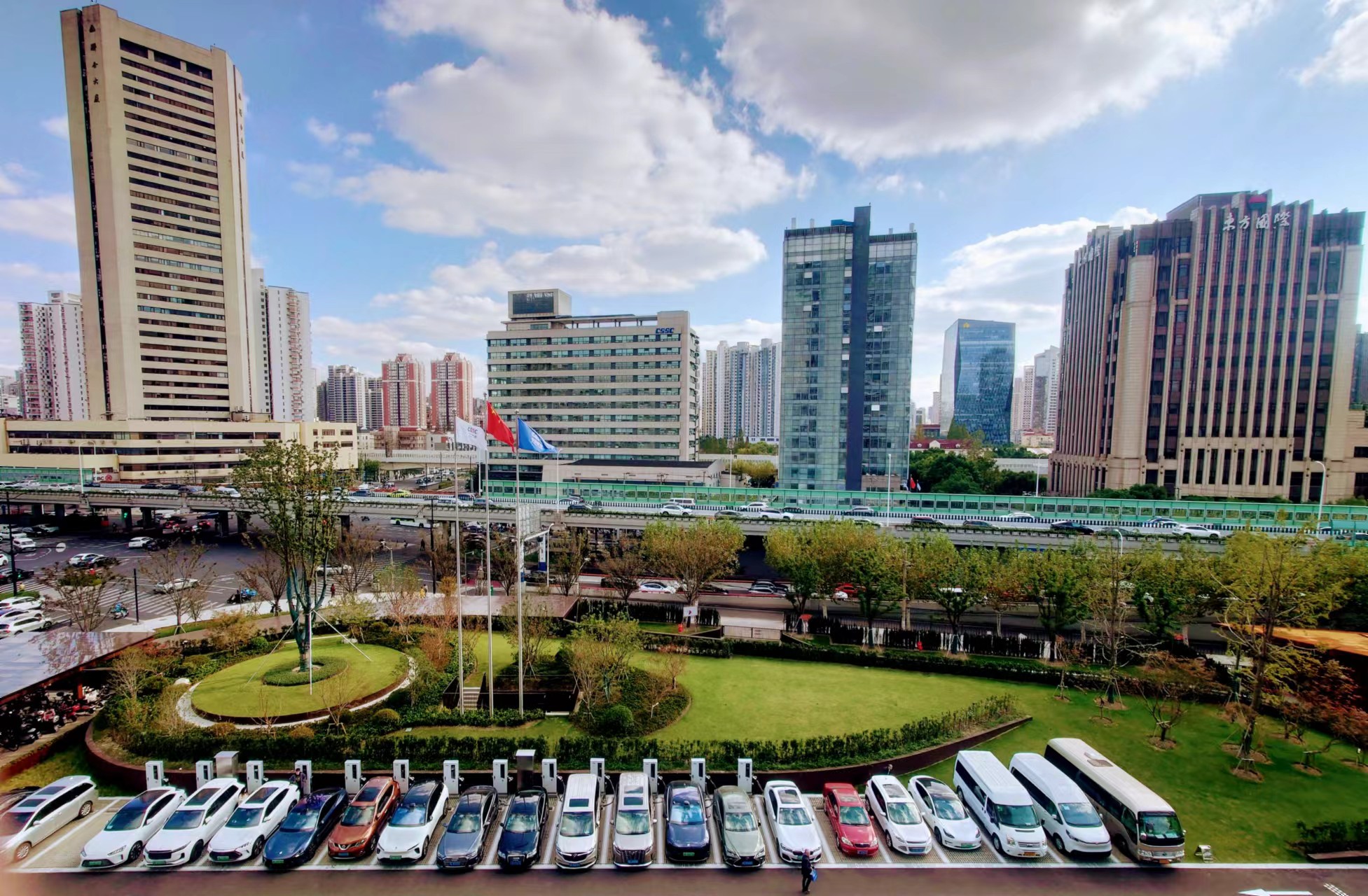 滬辦公樓市場持續(xù)利好租戶零售物業(yè)租賃需求小幅改善