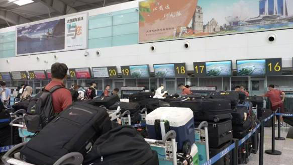 被指出征東亞杯攜較多行李 國足：51人託運(yùn)140件 均為必要物資