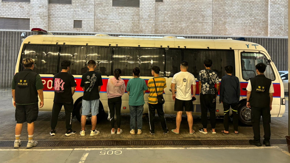 警方油麻地到破非法釣魚機(jī)賭檔 拘捕9名男女