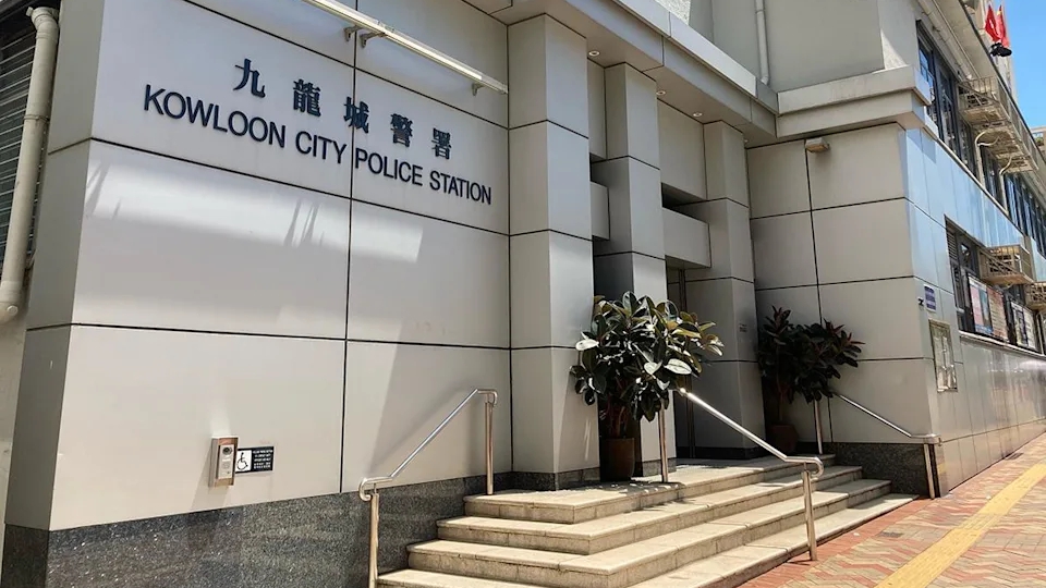 警方九龍城截查毒品快餐車 拘1男 檢值4.7萬元毒品