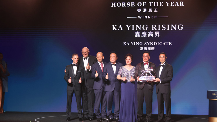 力壓「遨遊氣泡」「浪漫勇士」 「嘉應(yīng)高昇」榮膺香港馬王