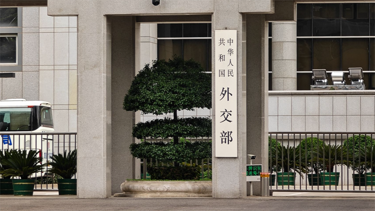 中方如何看待當(dāng)前和下階段的中美關(guān)係發(fā)展？王毅回應(yīng)