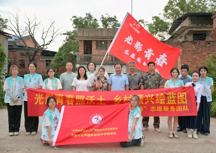 湖南大眾傳媒職院學子探訪舂陵江鎮(zhèn)陶瓷產(chǎn)業(yè)