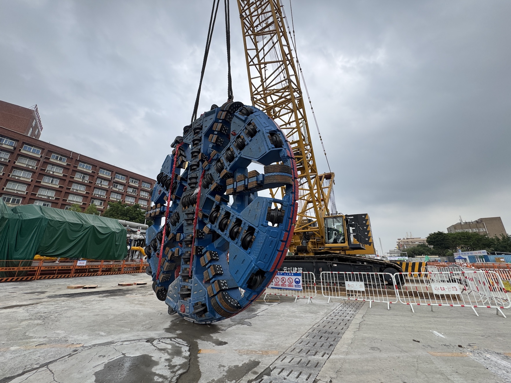 廣州地鐵八號(hào)線北延段支線首臺(tái)盾構(gòu)順利始發(fā)