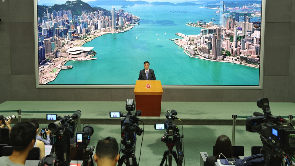 同性伴侶登記條例草案16日首讀 李家超：尊重司法及立法機(jī)關(guān)行使權(quán)力