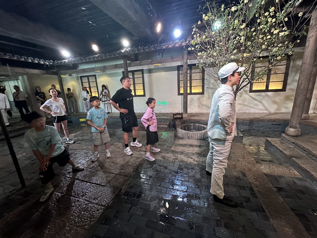 澳門小童星漢娜長沙橘子洲打卡《恰同學(xué)少年》劇場