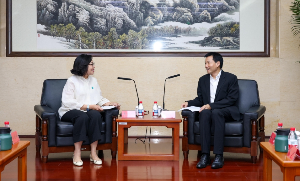 麥美娟繼續(xù)北京訪問行程 向徐啟方匯報民青局工作