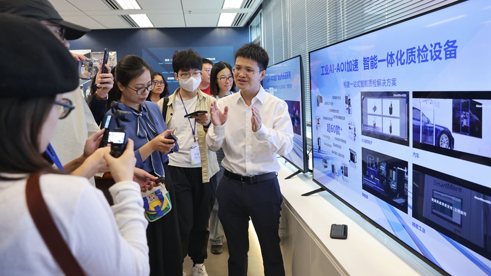 【港事講場】未雨綢繆迎AI機遇 化解風險促健康發(fā)展