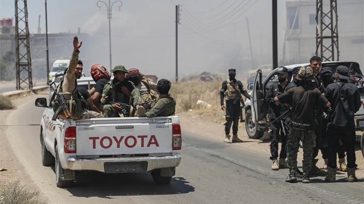 敘利亞媒體：敘國(guó)防部門武裝力量開(kāi)始撤出蘇韋達(dá)市