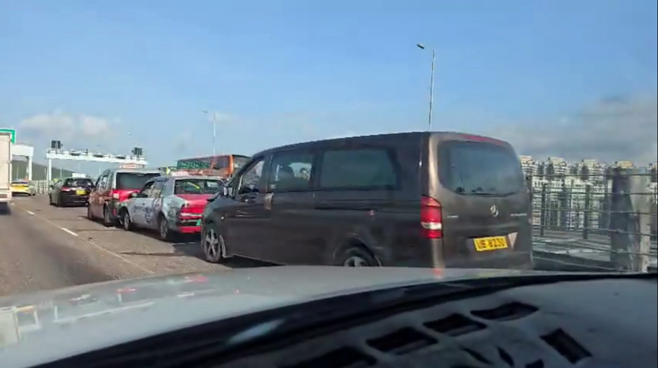 有片｜青馬大橋16分鐘發(fā)生2起連環(huán)車禍 涉及8輛車