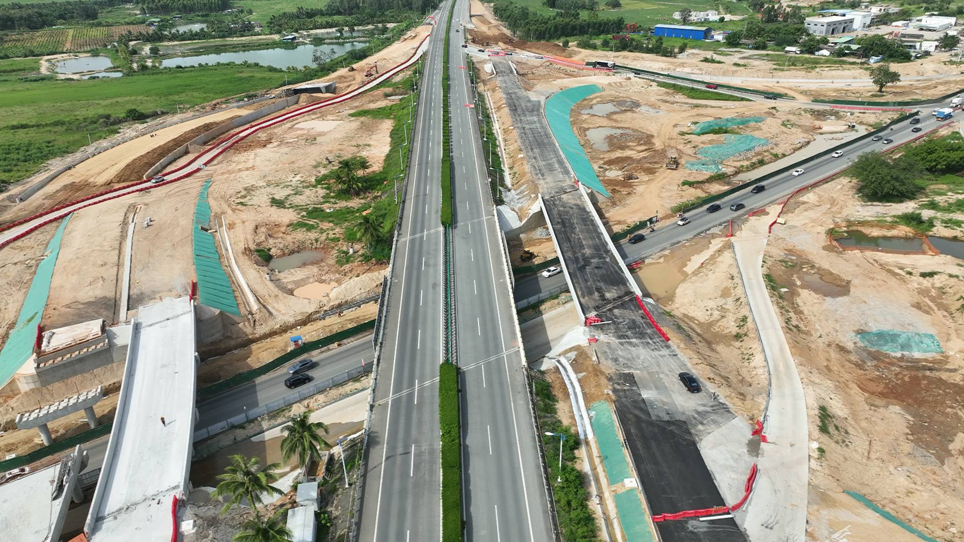 海南：G98環(huán)島高速八所互通改造工程全面提速 力爭(zhēng)年底完工