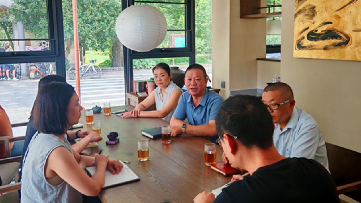 皖祁門人社：「敲門」送服務(wù) 「陪跑」解需求