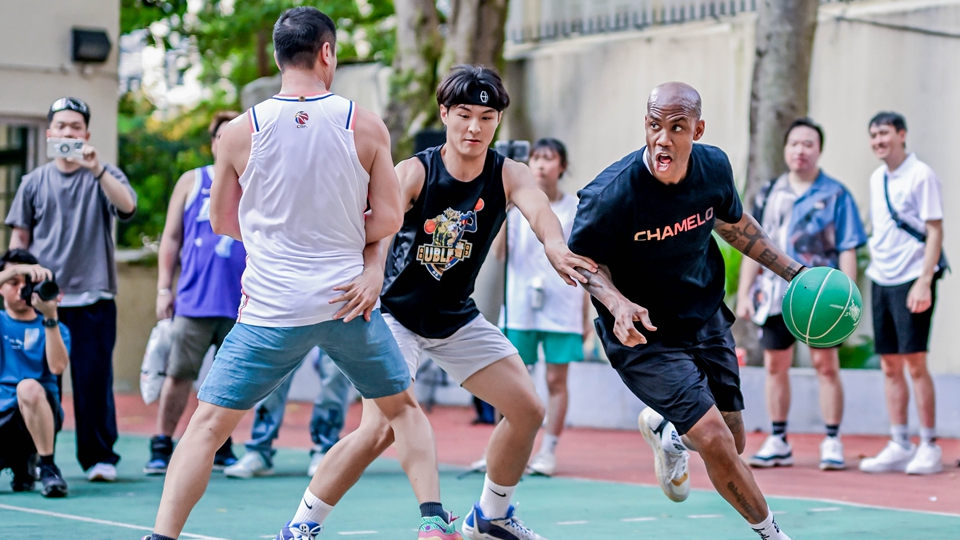 NBA球星馬貝利出席「3打3籃球邀請賽」 與球迷交流並落場獻(xiàn)技