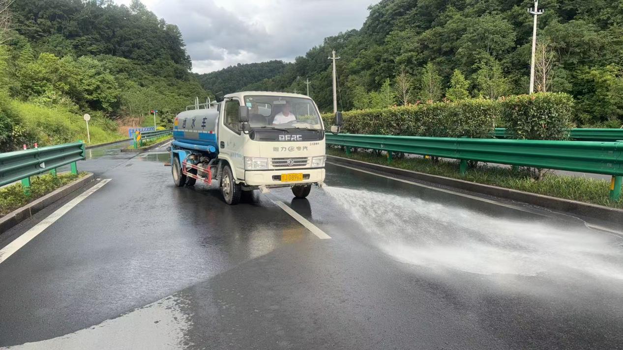 皖黟縣西遞鎮(zhèn)：整治行動「不停步」  鎮(zhèn)域面貌「日日新」