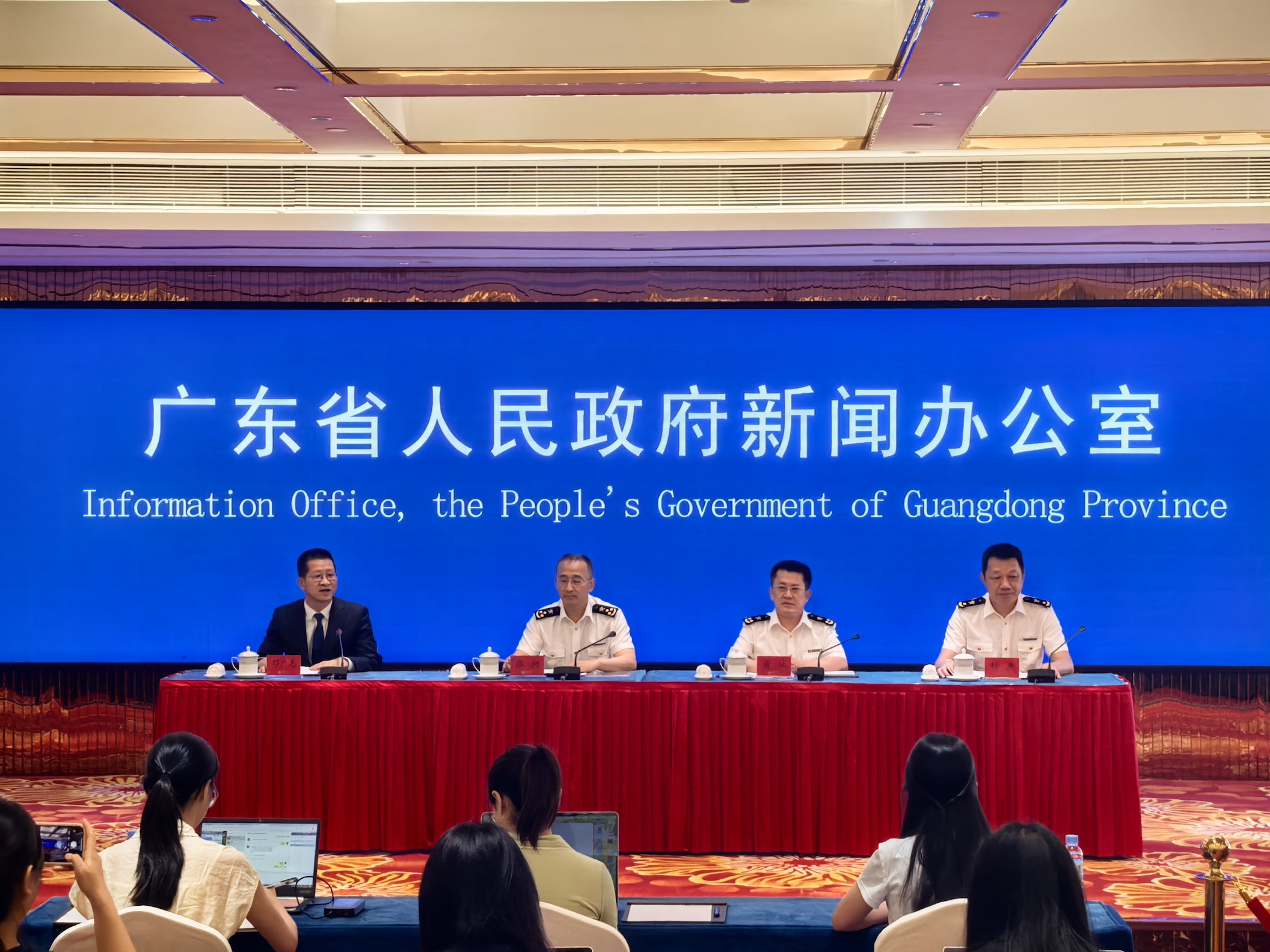 粵外貿(mào)數(shù)據(jù)再創(chuàng)歷史新高上半年進(jìn)出口增速4%