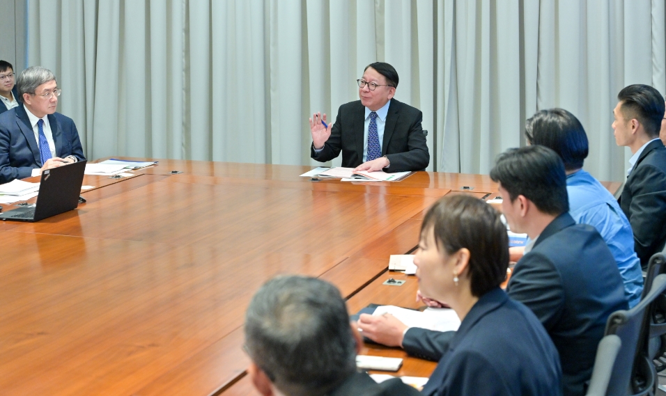 陳國(guó)基主持跨部門(mén)督導(dǎo)委員會(huì)會(huì)議 統(tǒng)籌協(xié)調(diào)應(yīng)對(duì)熱帶風(fēng)暴韋帕襲港