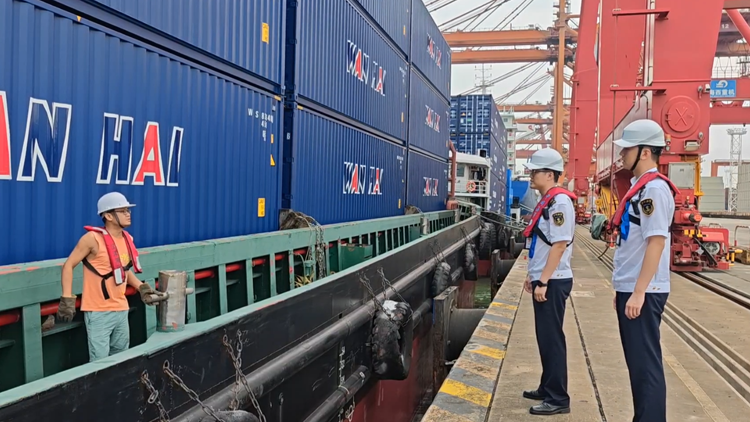 深圳海事局啟動防颱風(fēng)II級應(yīng)急響應(yīng) 深圳水域高速客船航線已全部停航