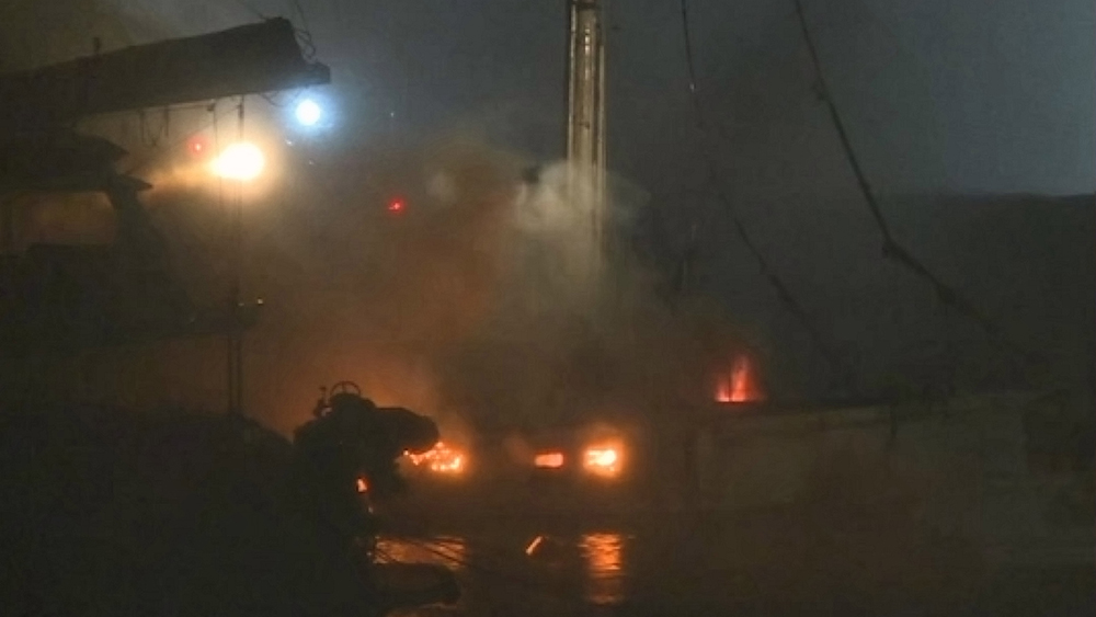 銅鑼灣避風塘船火 水警救出5男女幸無受傷